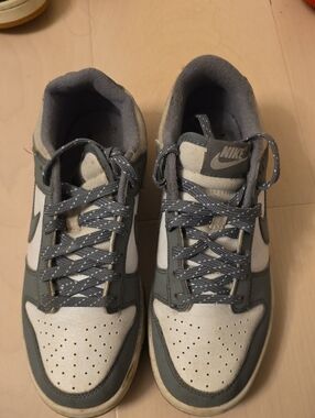 Nike Men’s Low-Top Sneakers in Gray and Cream